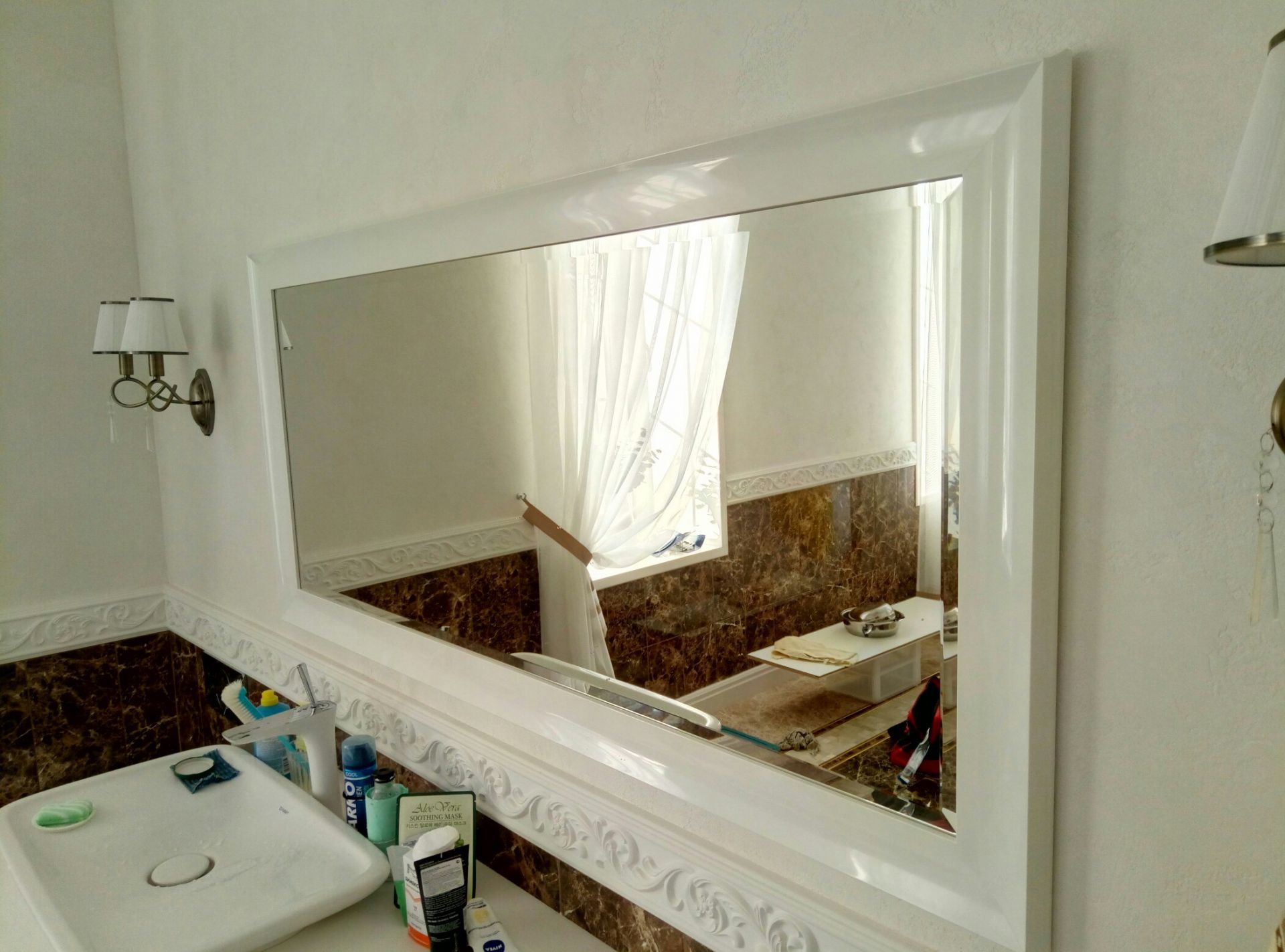зеркало в раме в ванной фото