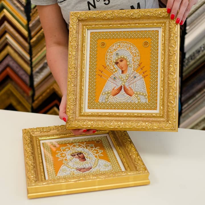 Оформление икон бисером в двойной деревянный багет и музейное стекло 